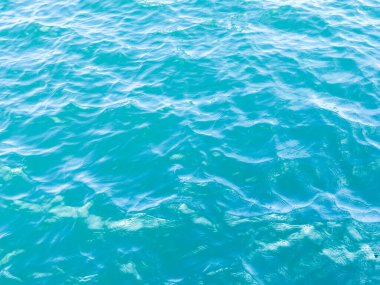 Su yüzeyi arka planında yansıma