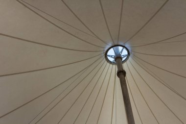 İç beyaz şemsiye arkaplanını kapat