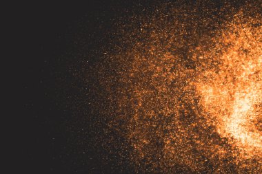 Siyah arkaplanda altın bokeh