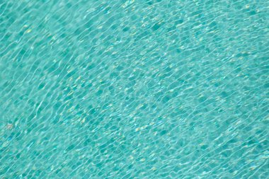 Mavi havuz arka planında ışık dalgası yansıması