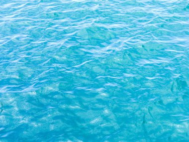 Su yüzeyi arka planında yansıma