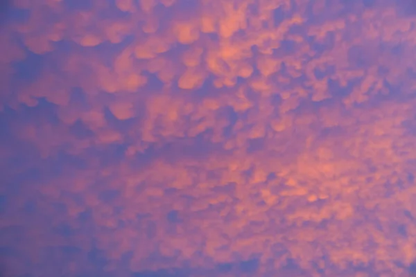 Orange Wolken Vor Dem Hintergrund Des Sonnenuntergangs — Stockfoto