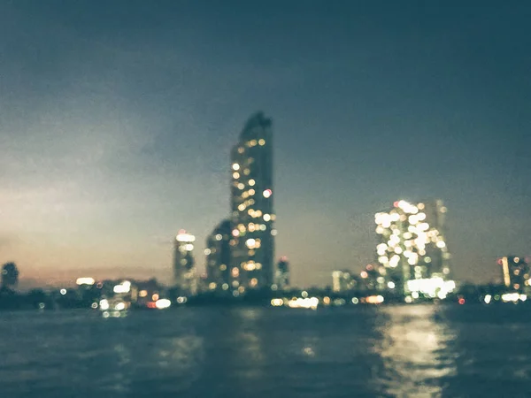 Waas Van Modern Stadsgebouw Nachts Met Reflectie Water — Stockfoto