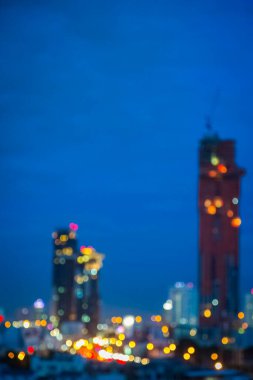 Şehir binasının arka planı bulanık