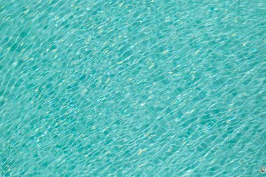 Mavi havuz arka planında ışık dalgası yansıması