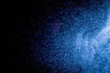 Siyah arkaplanda mavi bokeh