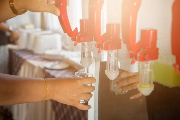 Mão Liga Torneira Resfriador Tanque Água Potável Fria — Fotografia de Stock