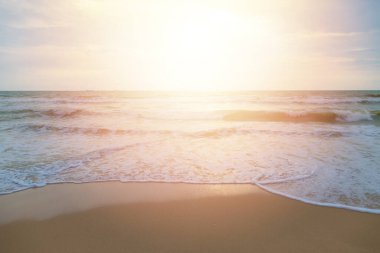 Sahilde kum dalgası.