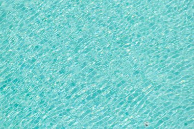 Mavi havuz arka planında ışık dalgası yansıması