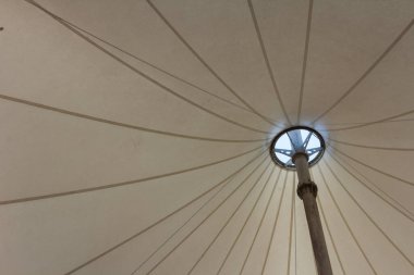 İç beyaz şemsiye arkaplanını kapat