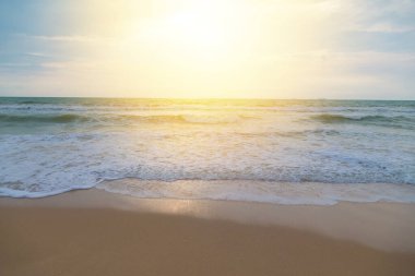 Sahilde kum dalgası.