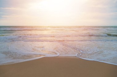 Sahilde kum dalgası.