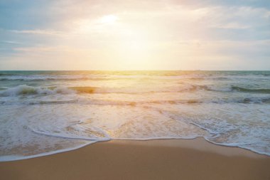 Sahilde kum dalgası.