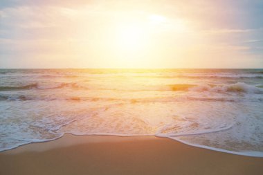 Sahilde kum dalgası.