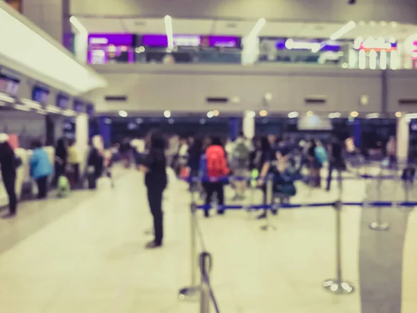 Imagen Borrosa Muchas Personas Mostrador Del Aeropuerto Prepararse Para Viajar — Foto de Stock