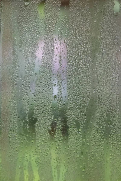 Wassertropfen Auf Dem Schwarzen Fensterglasboden — Stockfoto