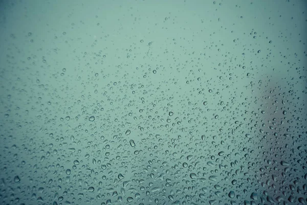 Wassertropfen Auf Dem Schwarzen Fensterglasboden — Stockfoto