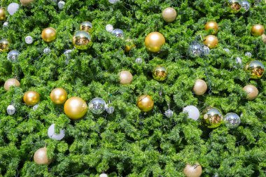 Dekorasyon geçmişi olan bir yılbaşı ağacı bulanıklığı