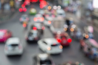 Trafik ışığı arka plan ile şehirde trafik sıkışıklığı Bulanıklığı