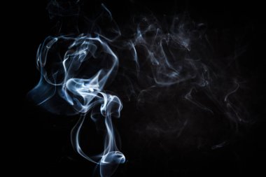 Soyut duman swirls siyah arka plan üzerine