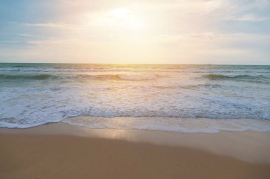 Sahilde kum dalgası.