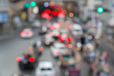 Trafik ışığı arka plan ile şehirde trafik sıkışıklığı Bulanıklığı