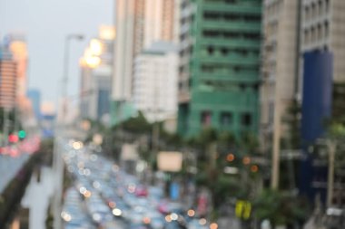 Büyük şehir işletmelerinde trafik sıkışıklığının soyut arkaplan bulanıklığı