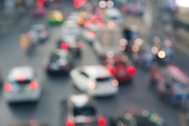 Trafik ışığı arka plan ile şehirde trafik sıkışıklığı Bulanıklığı