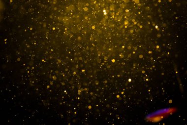 Siyah arkaplan ile soyut altın bokeh