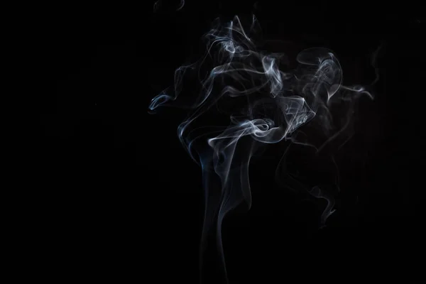 在黑色背景上的抽象烟雾漩涡 — 图库照片