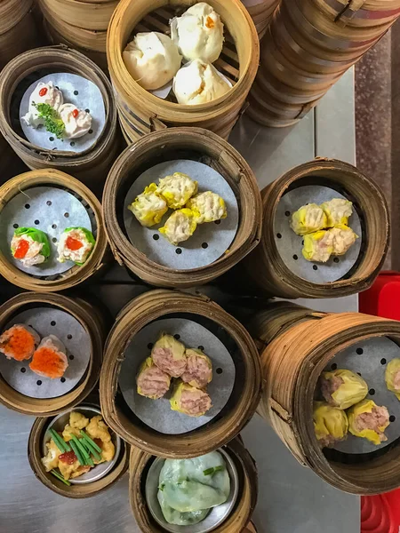 Разнообразие Дим Сам Юмча Питание Бамбуковых Пара Китайской Кухни Фона — стоковое фото