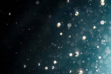 siyah arka plan üzerine soyut bokeh