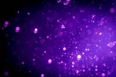 Soyut mor, siyah üzerine mor bokeh.