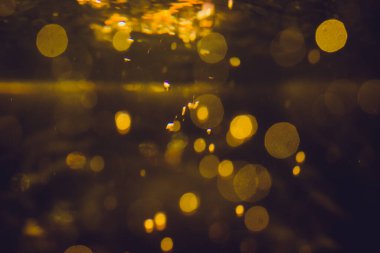 Lüks Altın, siyah arkaplanda soyut bir bokeh