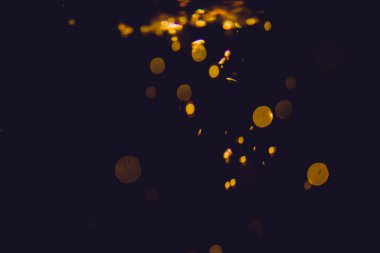 Lüks Altın, siyah arkaplanda soyut bir bokeh