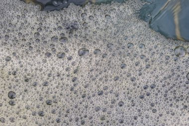 Su arkaplanından baloncuğu kapat