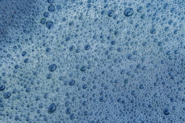 Su arkaplanından baloncuğu kapat