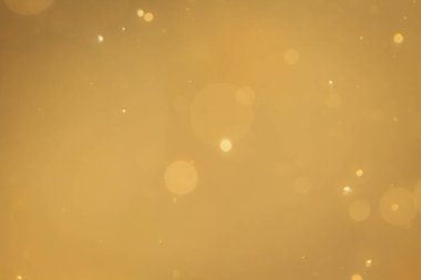 Siyah arkaplanda koyu soyut altın bokeh parıltısı