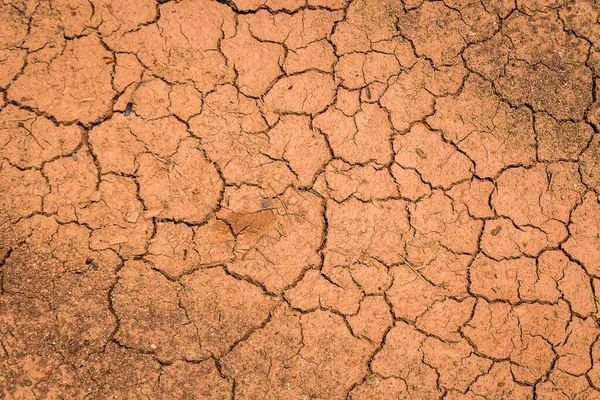 赤い地面が熱を形成し 干ばつの汚染の背景を乾燥 — ストック写真