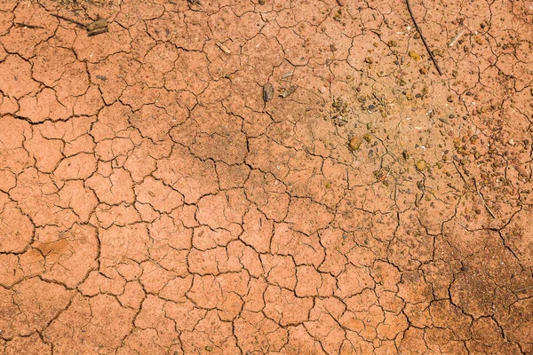 赤い地面が熱を形成し 干ばつの汚染の背景を乾燥 — ストック写真