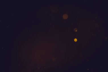 Siyah arkaplanda koyu soyut altın bokeh parıltısı