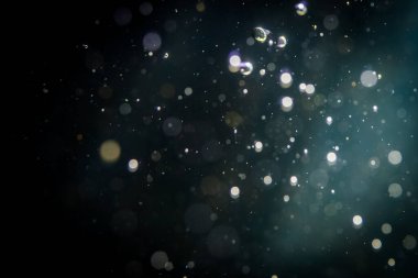 Siyah arkaplanda soyut bulanık bokeh