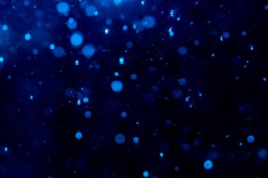 Siyah arkaplanda bulanık mavi ışık bokeh