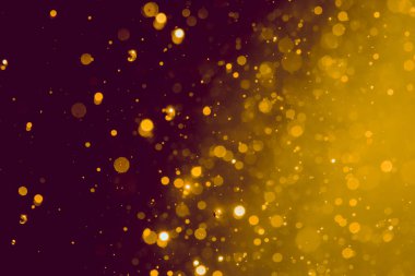 Siyah arkaplanda soyut altın rengi bulanıklığı