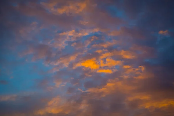 日没前の雲空背景 — ストック写真
