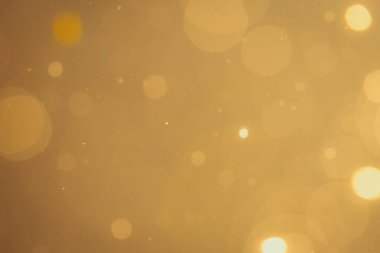 Siyah arkaplanda koyu soyut altın bokeh parıltısı