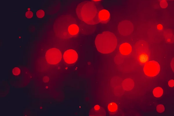 ダークアブストラクト黒の背景に赤いボケの輝き — ストック写真