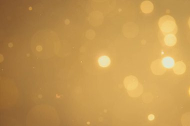 Siyah arkaplanda koyu soyut altın bokeh parıltısı