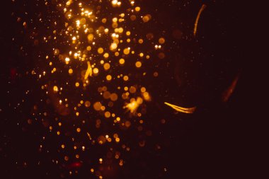 Soyut altın defocus bokeh simli vintage ışıklar siyah arkaplan