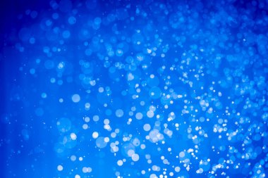 Soyut koyu mavi noel sim ışıkları bokeh arkaplanının odak noktasını kaldırdı